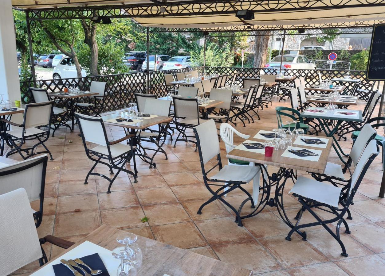 Logis Hotel Restaurant Les Cedres Joyeuse Exterior foto